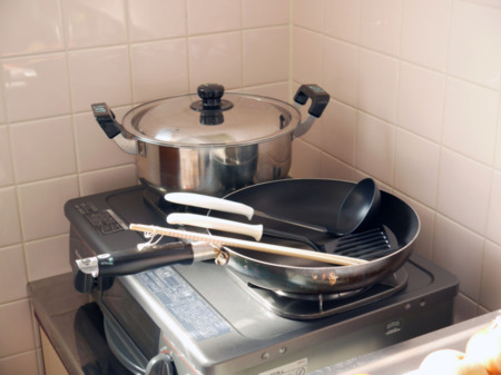 調理器具：鍋、フライパン、菜箸、おたま等