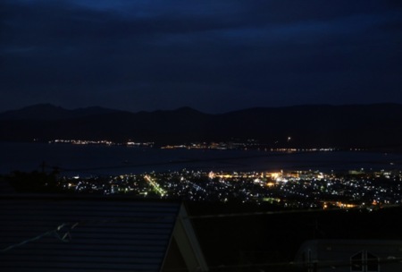 岩内港の漁火と夜景のロケーションが一望